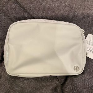 Lululemon Large Everywhere Belt Bag LARGE Size in Silver Drop (Gray Grey)
